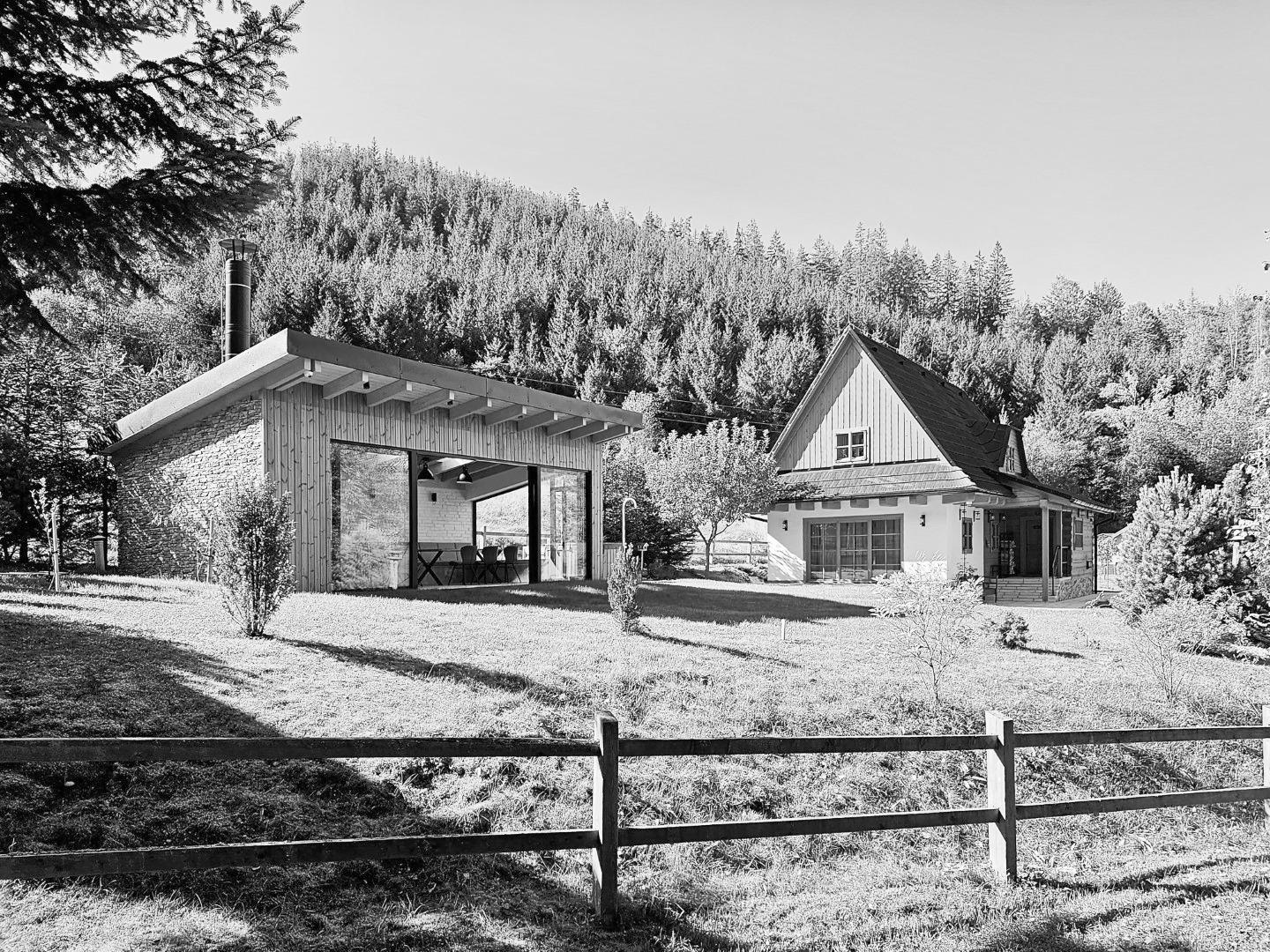 Prístavba a záhradný domček